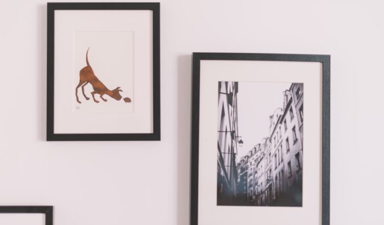 découvrez notre vaste sélection de décorations murales pour transformer votre intérieur. que vous recherchiez des tableaux modernes, des miroirs élégants ou des étagères design, trouvez l'inspiration pour embellir vos murs avec style et créativité.